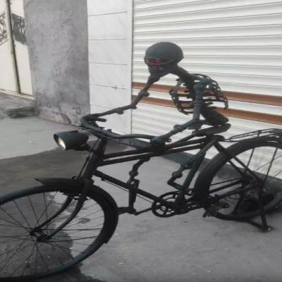اسکلت دوچرخه سوار فلزی